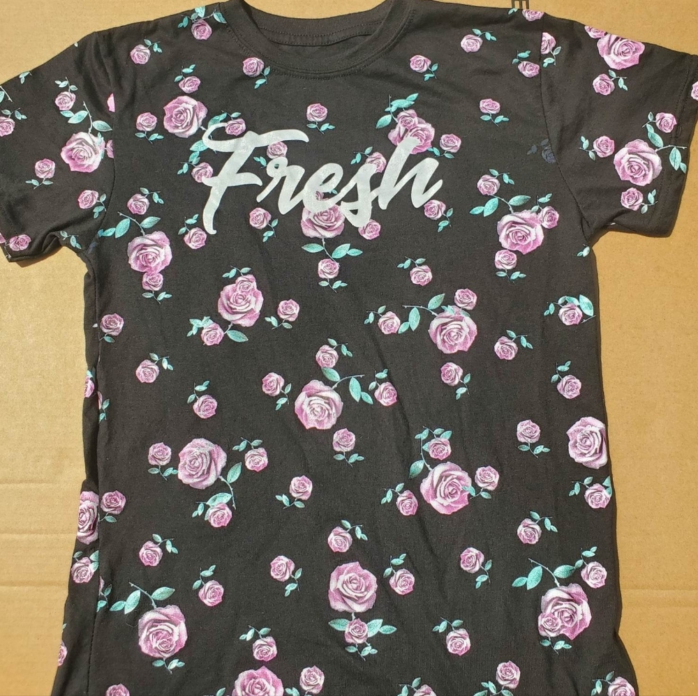 Fresh Laundry all over rose teeshirt